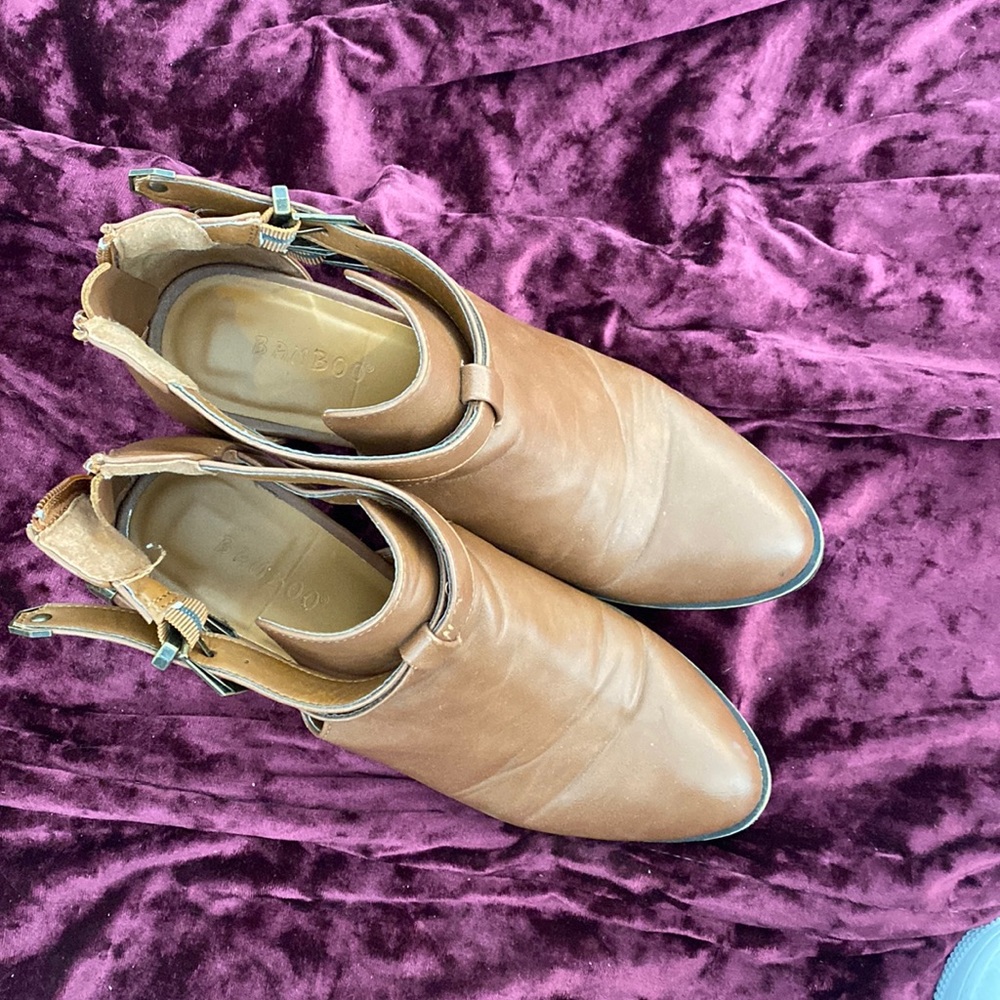 2 1/2 in heeled boots size 8/38
